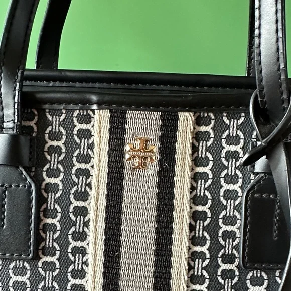 🔵🔵EUC Tory Burch Black/Navy/White Patterned Textured Tote🔵🔵